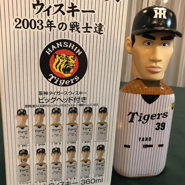 阪神タイガース(ハンシンタイガース)の阪神タイガースウィスキー　矢野燿大　ビッグヘッド付き　39番矢野 スポーツ/アウトドアの野球(記念品/関連グッズ)の商品写真