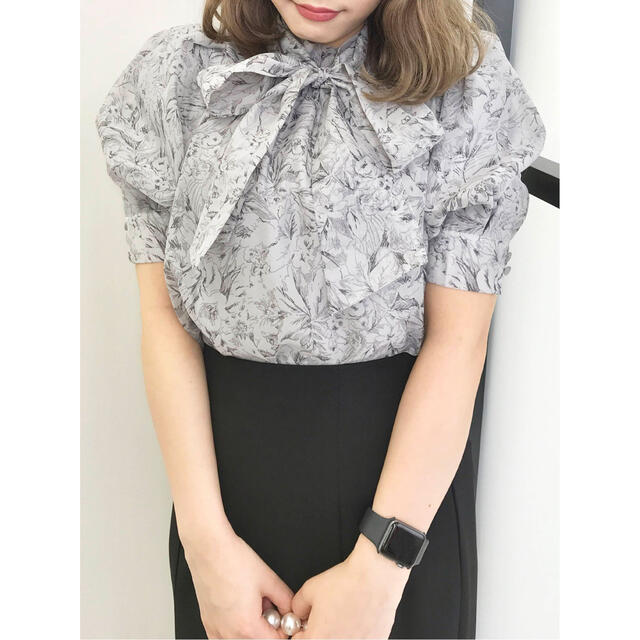 INGNI(イング)のINGNI 花柄シアー2wayリボンブラウス レディースのトップス(シャツ/ブラウス(半袖/袖なし))の商品写真