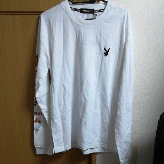 PLAYBOY(プレイボーイ)のPLAYBOY　プレイボーイ シャツ  長袖 ロンT　プリント　白　ホワイト メンズのトップス(Tシャツ/カットソー(七分/長袖))の商品写真