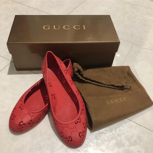 Gucci(グッチ)のGUCCI ラバーフラットシューズ  35 レッド 箱付 22cm レディースの靴/シューズ(サンダル)の商品写真