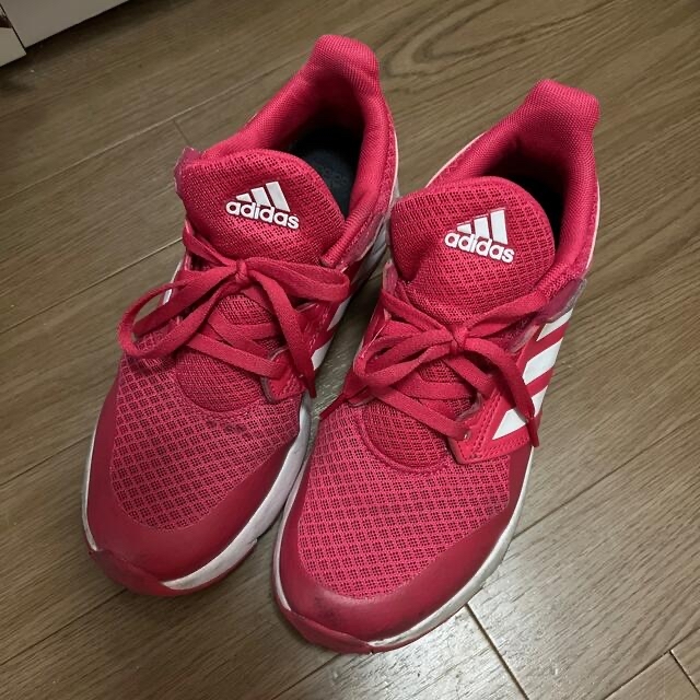 adidas(アディダス)のadidas、運動靴 レディースの靴/シューズ(スニーカー)の商品写真