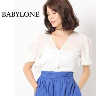 バビロン(BABYLONE)のタック袖が可愛い♪　色っぽ透け感ブラウス　フリーサイズ　ホワイト(シャツ/ブラウス(半袖/袖なし))