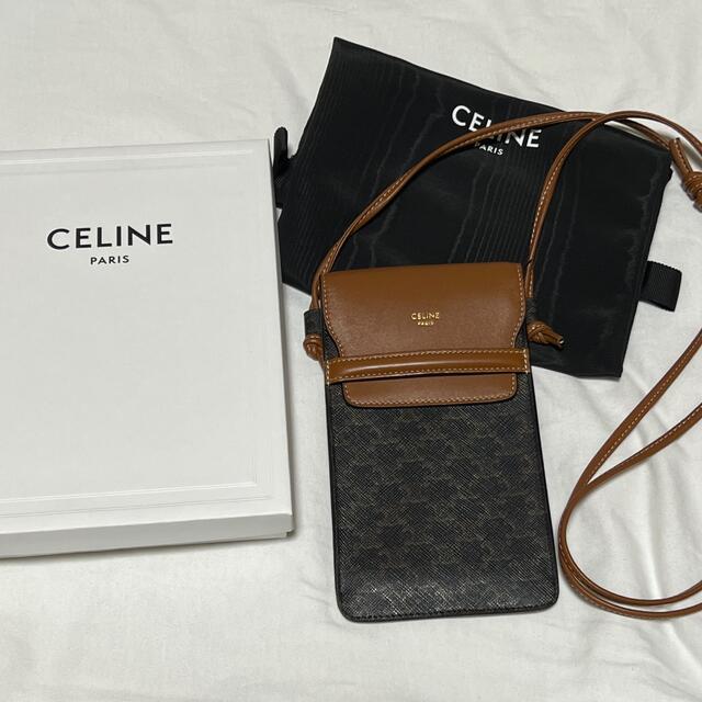 celine(セリーヌ)のceline セリーヌ トリオンフキャンバス　スマホショルダー レディースのバッグ(ショルダーバッグ)の商品写真