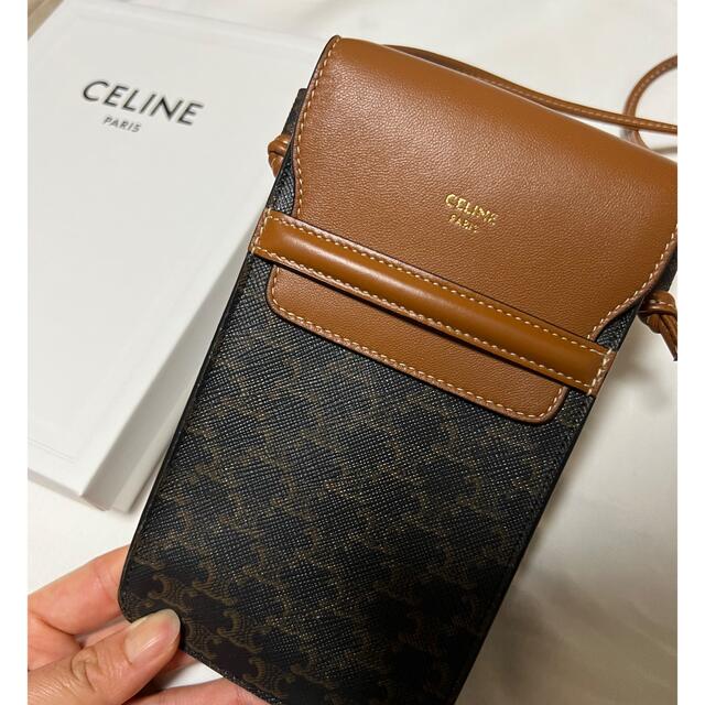 celine(セリーヌ)のceline セリーヌ トリオンフキャンバス　スマホショルダー レディースのバッグ(ショルダーバッグ)の商品写真