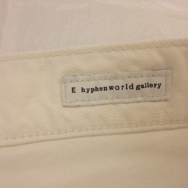 E hyphen world gallery(イーハイフンワールドギャラリー)のイーハイフンワールドギャラリー Lee ショートパンツ カットオフ 白 S レディースのパンツ(ショートパンツ)の商品写真