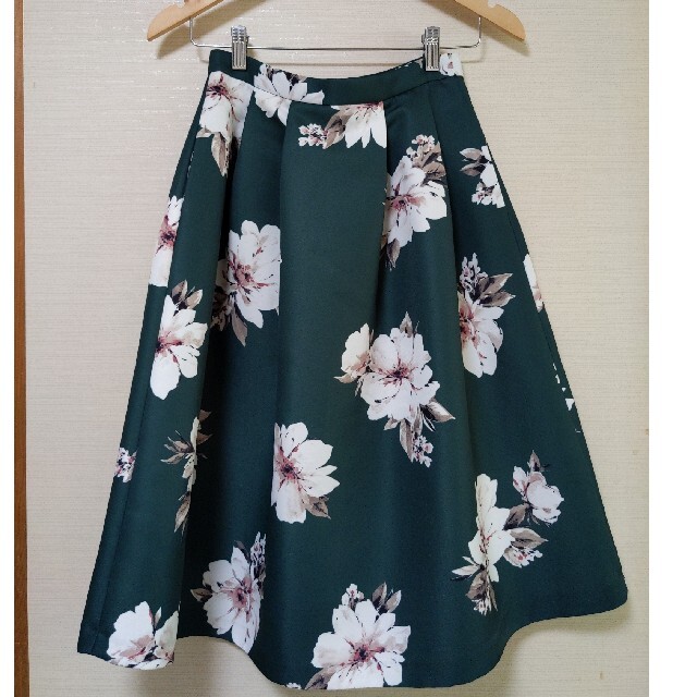 31 Sons de mode(トランテアンソンドゥモード)のトランテアンソンドゥモード　花柄スカート レディースのスカート(ひざ丈スカート)の商品写真