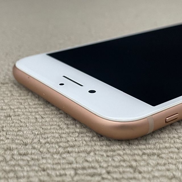 Apple(アップル)の中古品 iPhone 8 64GB ゴールド 訳あり スマホ/家電/カメラのスマートフォン/携帯電話(スマートフォン本体)の商品写真