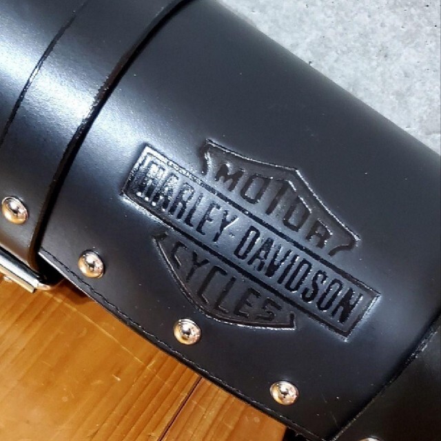 Harley Davidson - エンボス加工 ツールバッグ スタッズ 本革製 ブラック 丸型 Harley ロゴの通販 by ラピス48's shop|ハーレーダビッドソンならラクマ Harley Davidson - エンボス加工 ツールバッグ スタッズ 本革製 ブラック 丸型 Harley ロゴの通販 by ラピス48's shop|ハーレーダビッドソンならラクマ