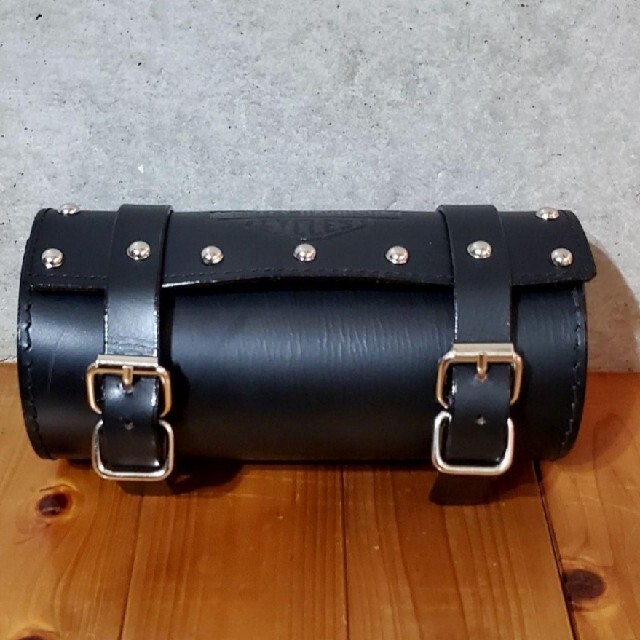 Harley Davidson - エンボス加工 ツールバッグ スタッズ 本革製 ブラック 丸型 Harley ロゴの通販 by ラピス48's shop|ハーレーダビッドソンならラクマ Harley Davidson - エンボス加工 ツールバッグ スタッズ 本革製 ブラック 丸型 Harley ロゴの通販 by ラピス48's shop|ハーレーダビッドソンならラクマ