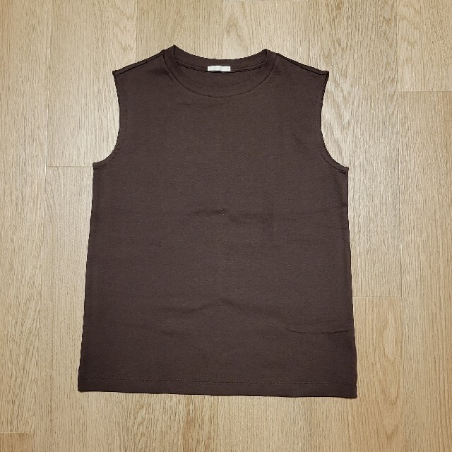 GU(ジーユー)のGU　ノースリーブ　ブラウン レディースのトップス(Tシャツ(半袖/袖なし))の商品写真
