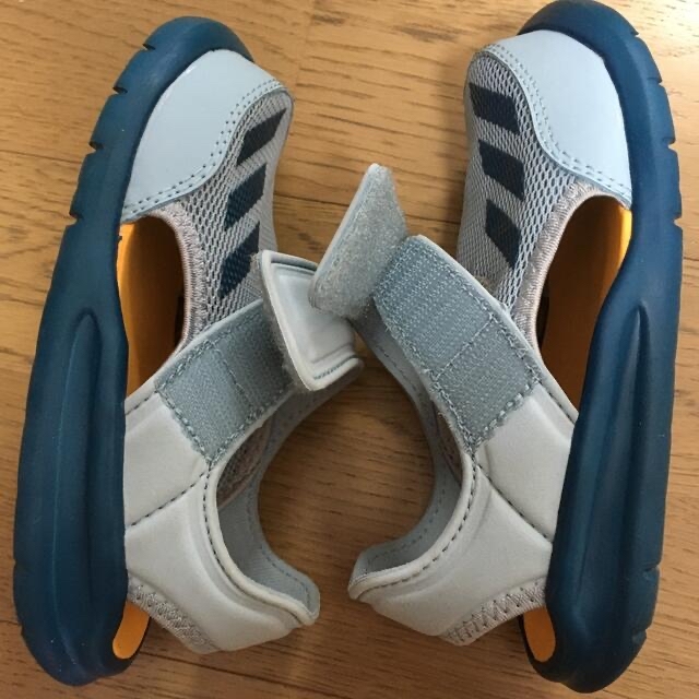 adidas(アディダス)のアディダス　サンダル　16cm キッズ/ベビー/マタニティのキッズ靴/シューズ(15cm~)(サンダル)の商品写真