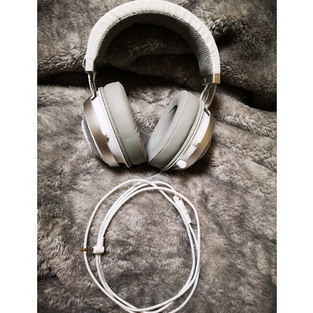 Razer(レイザー)のRazer KRAKEN  2019 MERCURY WHITE スマホ/家電/カメラのオーディオ機器(ヘッドフォン/イヤフォン)の商品写真