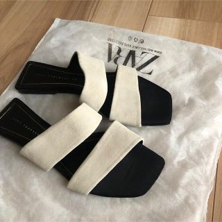 ザラ(ZARA)のZARA フラットシューズ　スエードサンダル 39(サンダル)