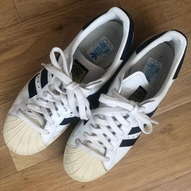 adidas(アディダス)のadidas superstar 白　23.5cm レディースの靴/シューズ(スニーカー)の商品写真