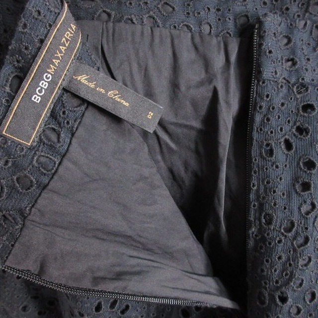 BCBGMAXAZRIA(ビーシービージーマックスアズリア)のビーシービージーマックスアズリア スカート 台形 ひざ丈 ティアード 刺繍 紺 レディースのスカート(ひざ丈スカート)の商品写真
