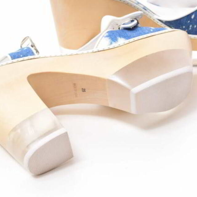 MIHARAYASUHIRO(ミハラヤスヒロ)のMIHARA YASUHIRO ブリーチ加工アンクルストラップ サンダル レディースの靴/シューズ(サンダル)の商品写真