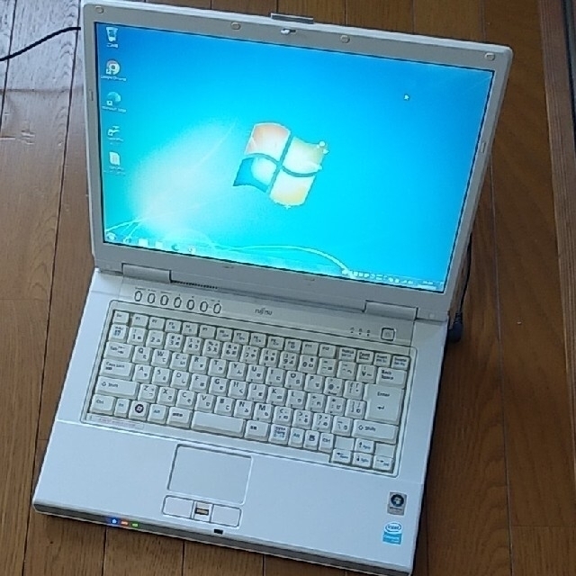 富士通(フジツウ)のFujitsu BIBLO FMV NF50W Win7認証済み。 スマホ/家電/カメラのPC/タブレット(ノートPC)の商品写真