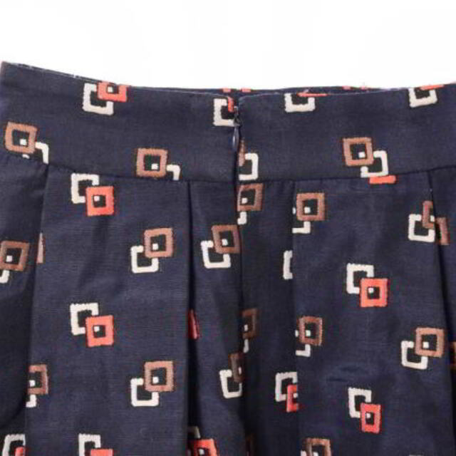 BAUM UND PFERDGARTEN(バウムウンドヘルガーデン)のBAUM UND PFERDGARTEN エンブロイダリー スカート レディースのスカート(その他)の商品写真