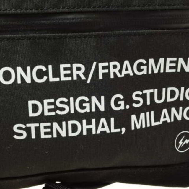 MONCLER(モンクレール)のMONCLER × FRAGMENT プリント サコッシュ バッグ メンズのバッグ(その他)の商品写真