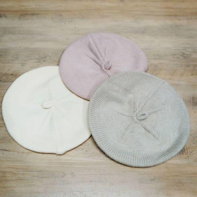 【新商品】ベレー帽 ホワイト キッズ/ベビー/マタニティのこども用ファッション小物(帽子)の商品写真