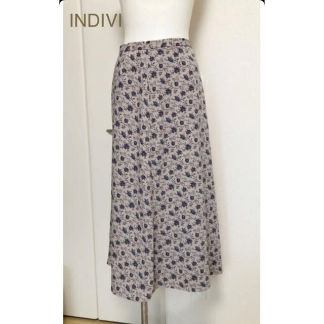 INDIVI(インディヴィ)のINDIVIインディヴィ　きれいめ　花柄　フレアスカート　38 レディースのスカート(ロングスカート)の商品写真