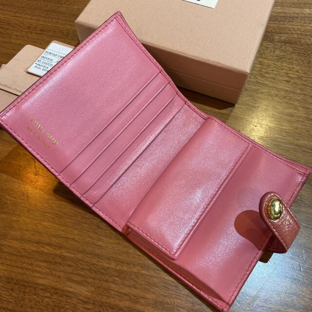 新品未使用】MIUMIU ミュウミュウ クロコ型押し2つ折り財布ピンク 怪し 新品未使用】MIUMIU ミュウミュウ クロコ型押し2つ折り財布ピンク 怪し