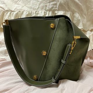 チャールズアンドキース(Charles and Keith)のチャールズ&キース　鞄　ショルダーバッグ(ショルダーバッグ)