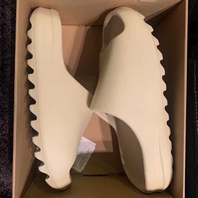 adidas(アディダス)のadidas YEEZY Slide "Bone"  (28.5cm) メンズの靴/シューズ(サンダル)の商品写真