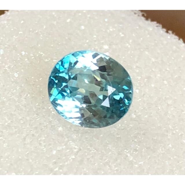 FancyCutサイズ天然　ブルージルコン　2.06 ct, カンボジア産, ブルートパーズ43 ct