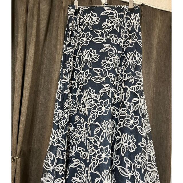 GRL(グレイル)のグレイル　GRL  花柄刺繍バイカラーマーメイドスカート　ネイビー レディースのスカート(ロングスカート)の商品写真