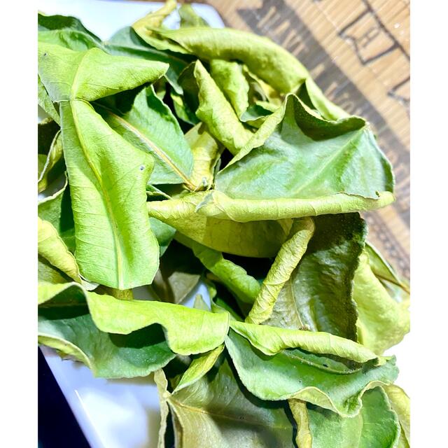 ◉乾燥コブミカンの葉*15g(Dried バイマグルー)タイ産•無農薬♪ 食品/飲料/酒の食品(野菜)の商品写真