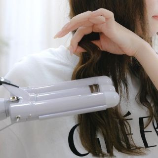 スリーコインズ(3COINS)の新品未使用　3COINS　and us　3連バレルヘアアイロン(ヘアアイロン)