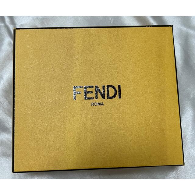 もついてま FENDI 空箱の通販 by Nk|フェンディならラクマ - FENDI の