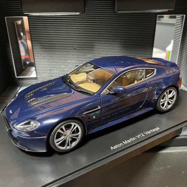 未展示品 オートアート 1/18 アストンマーチンV12 Vantage2010 | www