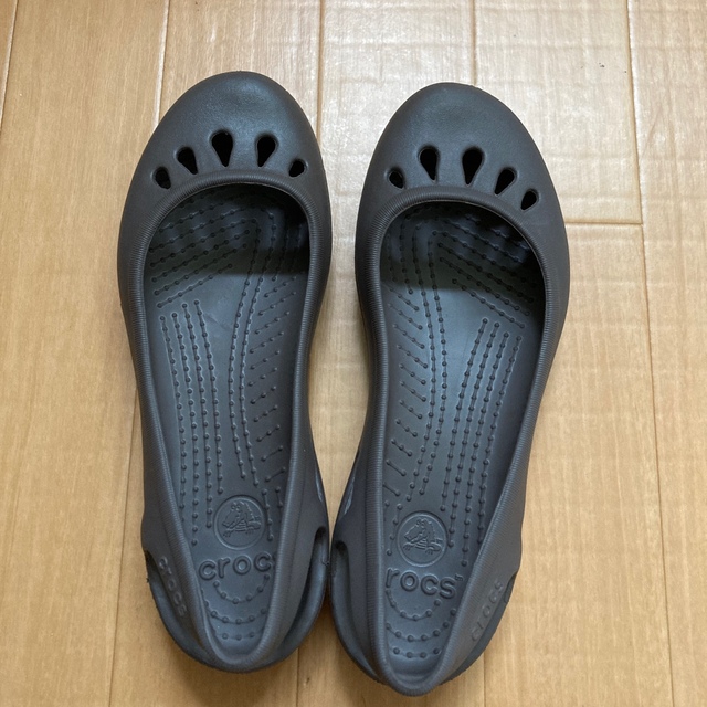 crocs(クロックス)のクロックスマリンディ　W7 こげ茶色23cm レディースの靴/シューズ(ビーチサンダル)の商品写真