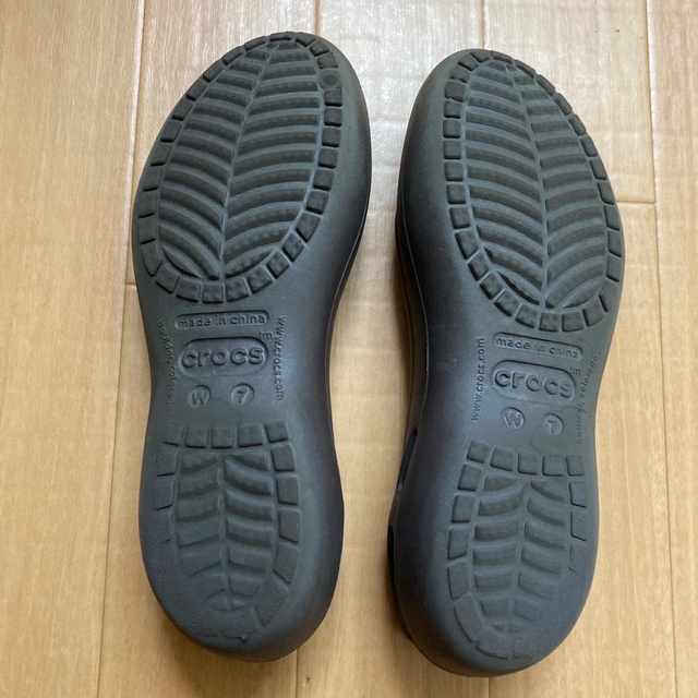 crocs(クロックス)のクロックスマリンディ　W7 こげ茶色23cm レディースの靴/シューズ(ビーチサンダル)の商品写真