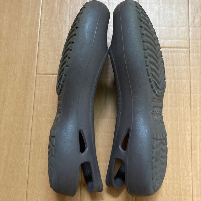 crocs(クロックス)のクロックスマリンディ　W7 こげ茶色23cm レディースの靴/シューズ(ビーチサンダル)の商品写真