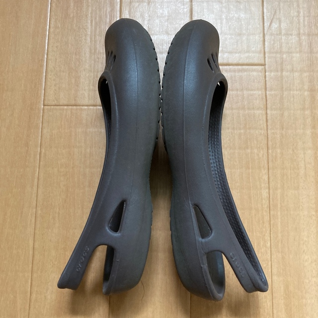 crocs(クロックス)のクロックスマリンディ　W7 こげ茶色23cm レディースの靴/シューズ(ビーチサンダル)の商品写真