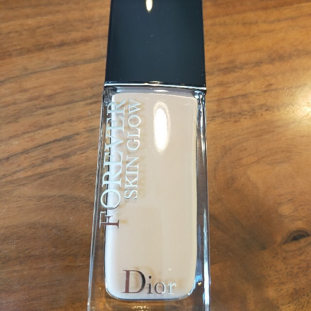 Dior　スキンフォーエヴァーフルイドグロウ