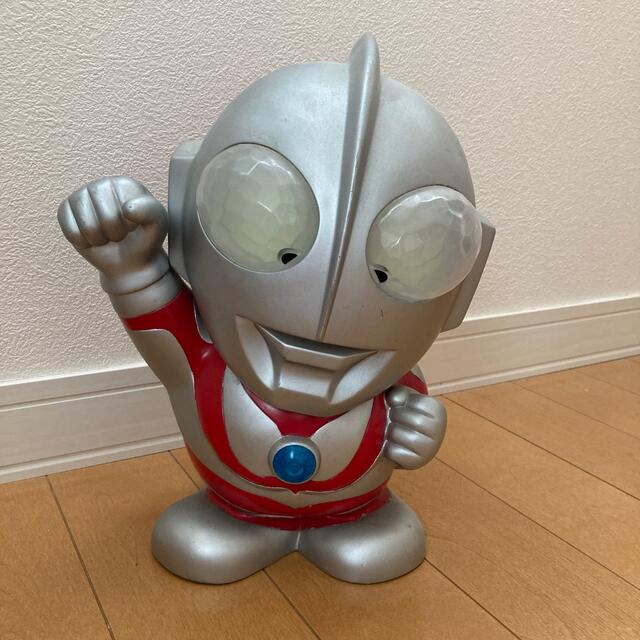 ウルトラマン貯金箱　フィギア