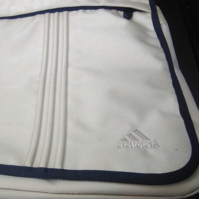 adidas(アディダス)のadidasショルダーバッグ メンズのバッグ(ショルダーバッグ)の商品写真