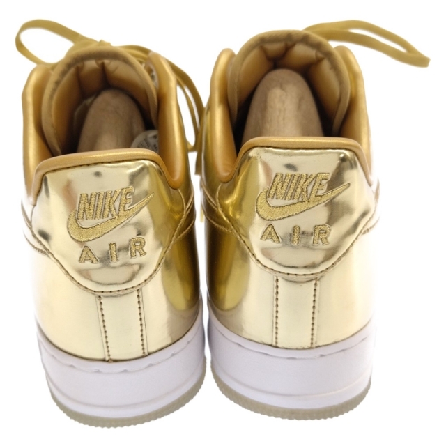 NIKE(ナイキ)のNIKE ナイキ AIR FORCE 1 iD METALLIC GOLD エアフォースワンiD スニーカー メタリックゴールド ゴールド メンズの靴/シューズ(スニーカー)の商品写真