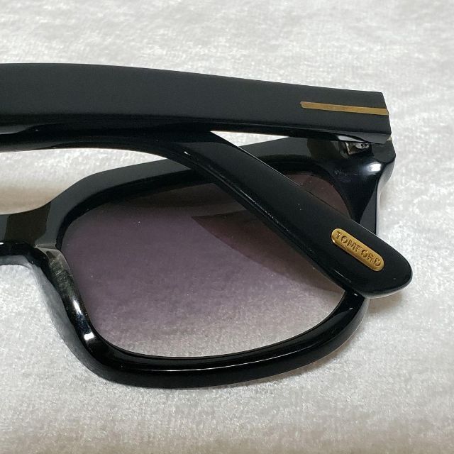 TOM FORD(トムフォード)の美品♡ TOM FORD サングラス TF211 01A　ブラック レディースのファッション小物(サングラス/メガネ)の商品写真