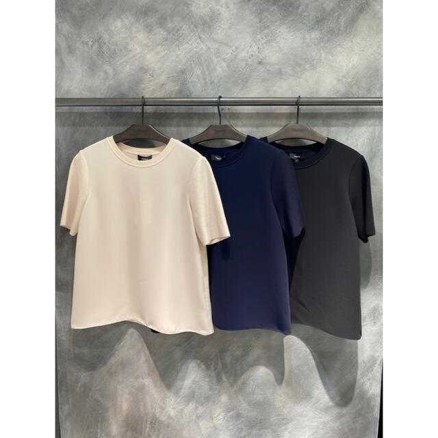 theory(セオリー)のtheory 21AW Crepe Combo Tシャツ　キャロットパンツセット レディースのレディース その他(セット/コーデ)の商品写真