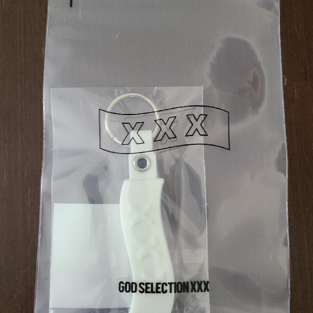 GOD SELECTION XXX(ゴッドセレクショントリプルエックス)のゴッドセレクションのキーリング 発光ホワイト メンズのファッション小物(キーホルダー)の商品写真