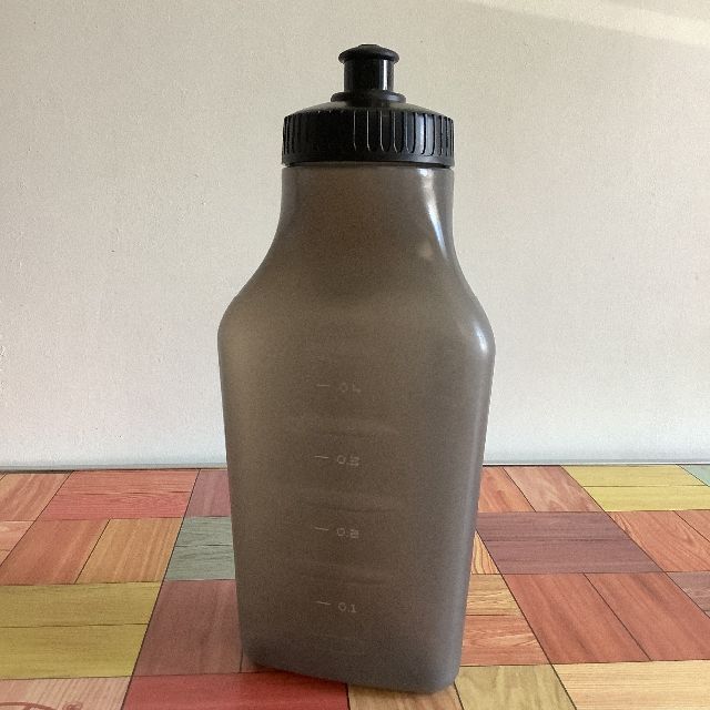 SALOMON(サロモン)の【新品】SALOMON 3D Bottle 600ml (Light Gray） スポーツ/アウトドアのトレーニング/エクササイズ(トレーニング用品)の商品写真