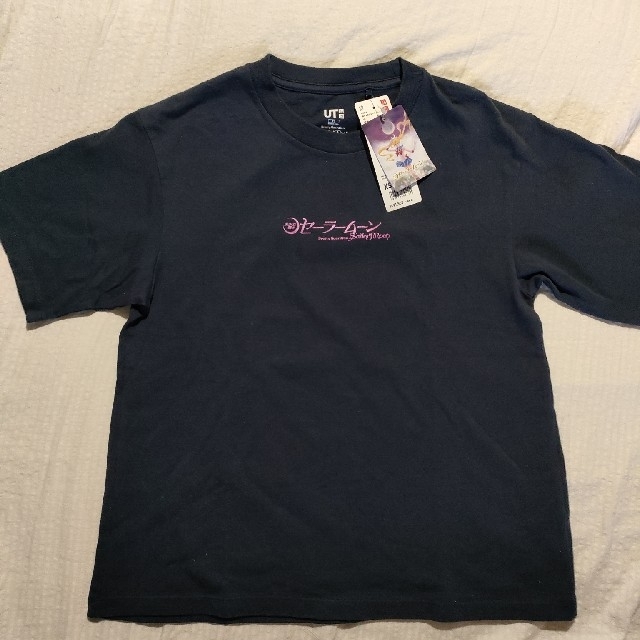 UNIQLO(ユニクロ)のユニクロ　セーラームーン　コラボ　Tシャツ　ネイビー　紺 レディースのトップス(Tシャツ(半袖/袖なし))の商品写真