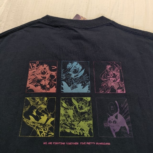 UNIQLO(ユニクロ)のユニクロ　セーラームーン　コラボ　Tシャツ　ネイビー　紺 レディースのトップス(Tシャツ(半袖/袖なし))の商品写真