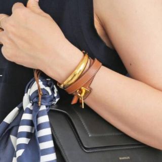 お取り寄せ】 マニフィークアジューのゴールドプレートのブレスレット