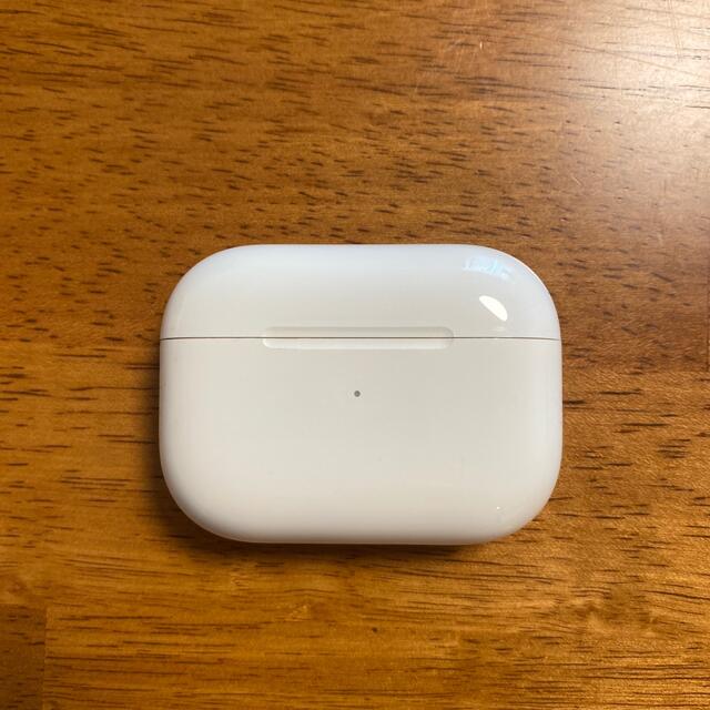 Apple(アップル)のAirPods Proケースのみ（正規品） スマホ/家電/カメラのオーディオ機器(ヘッドフォン/イヤフォン)の商品写真